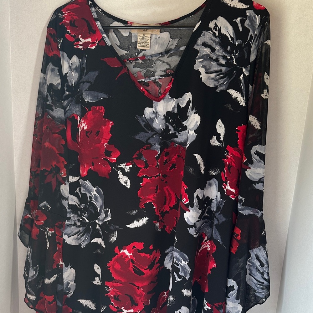 Diana Belle woman black and red floral top size 3X